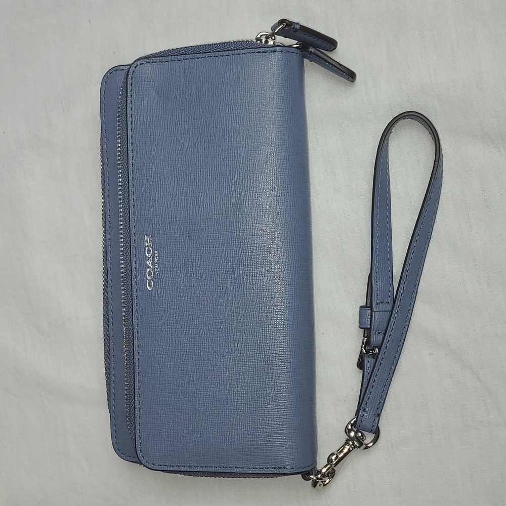 COACH NWT Cornflower Blue Double zip Wallet Phone Holder
